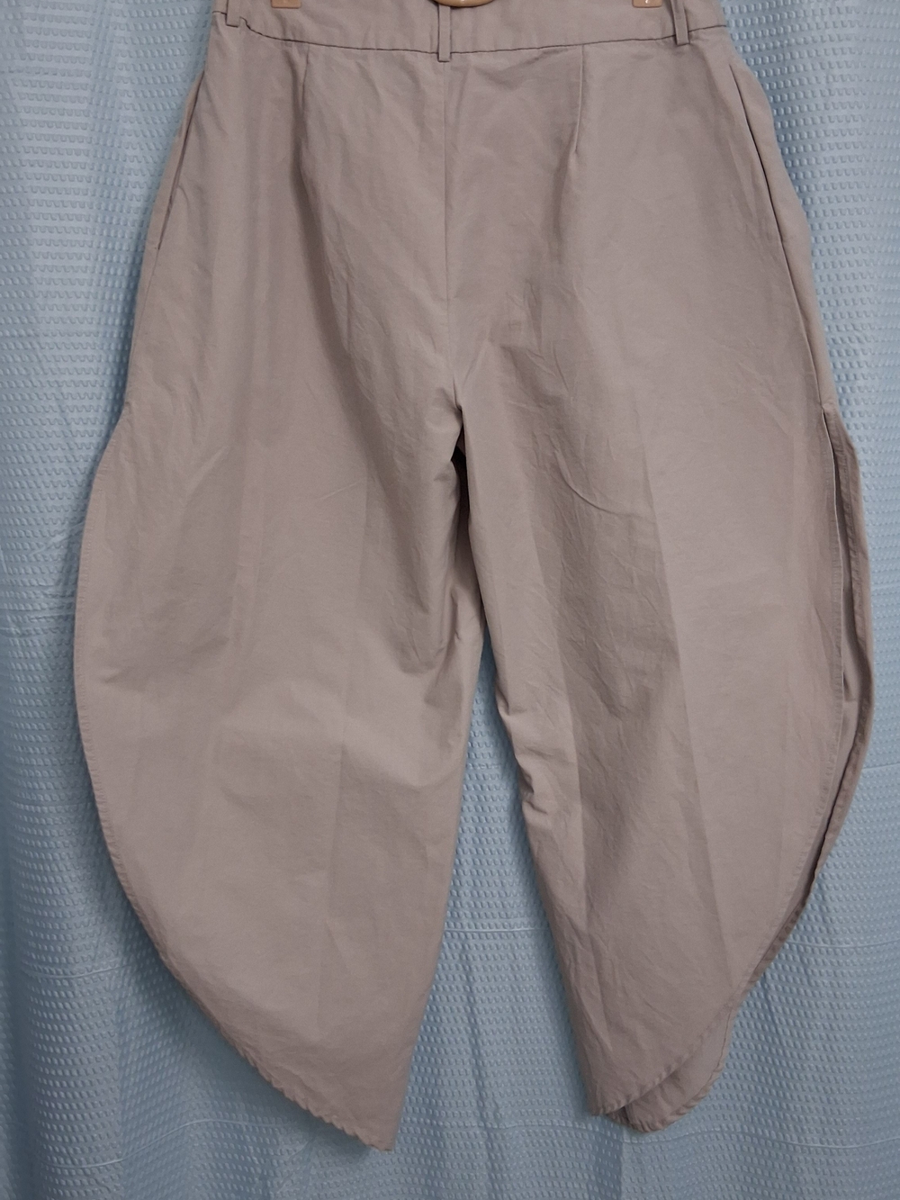 AKIRA Dusty Gray Pleated Pants, Slit On Side With Pockets - Picture 3 of 6